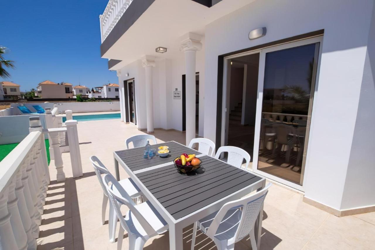 Villa Suncity Boutique Beachfront Agia Napa Buitenkant foto