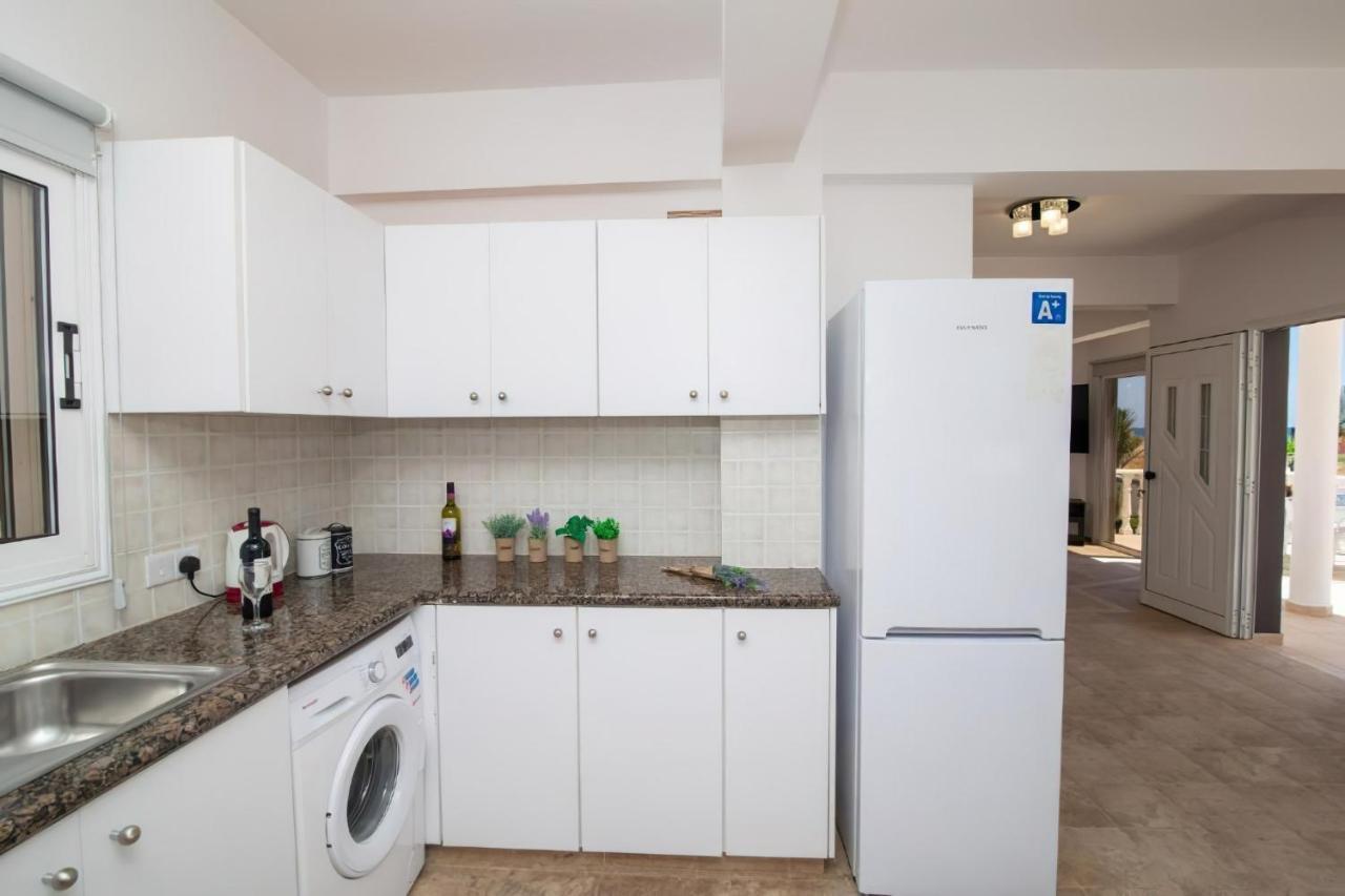 Villa Suncity Boutique Beachfront Agia Napa Buitenkant foto