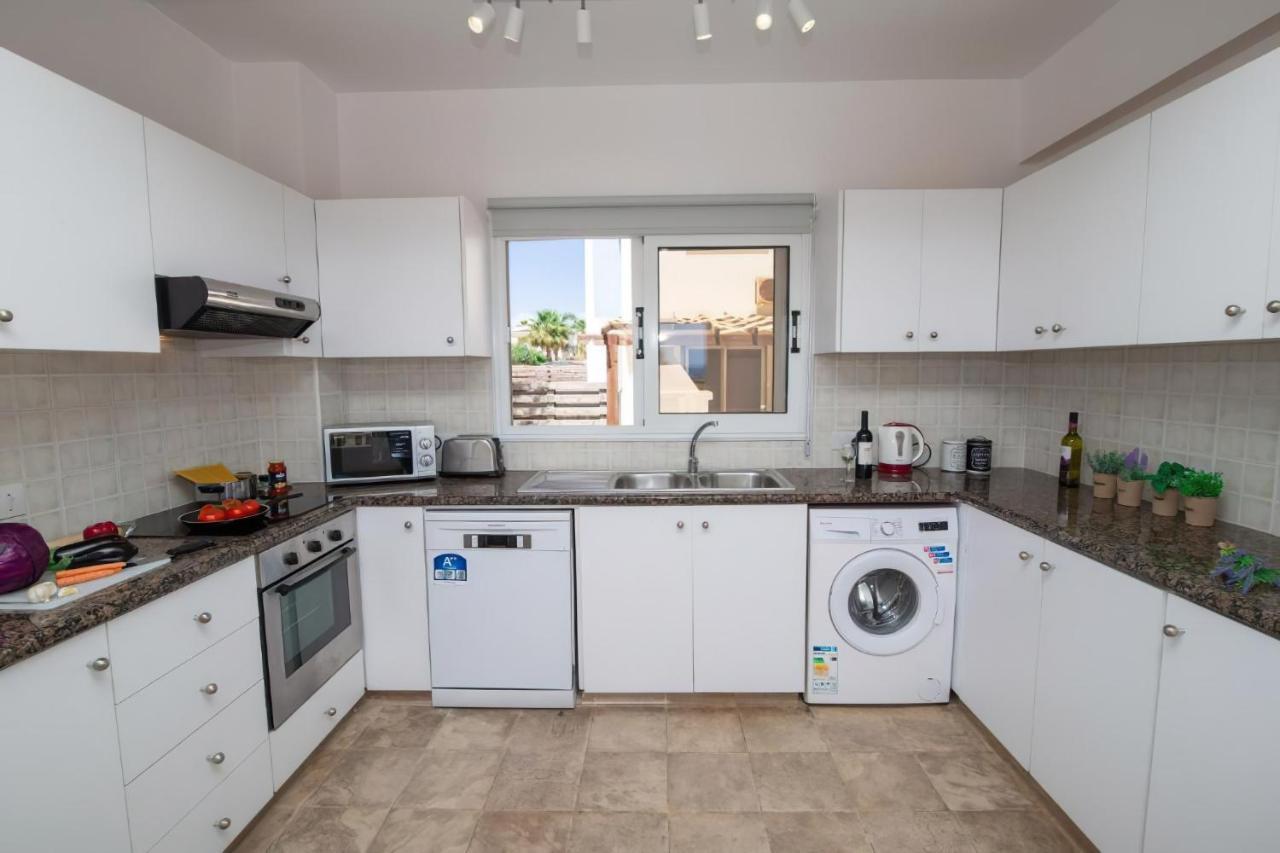 Villa Suncity Boutique Beachfront Agia Napa Buitenkant foto