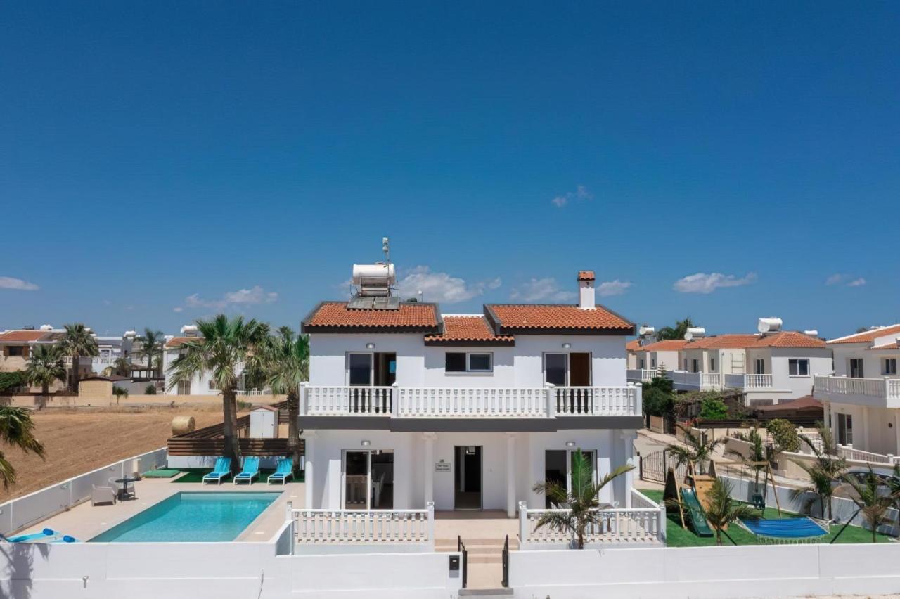 Villa Suncity Boutique Beachfront Agia Napa Buitenkant foto