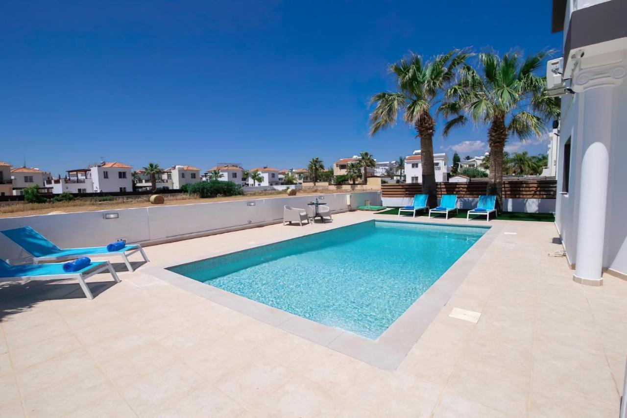 Villa Suncity Boutique Beachfront Agia Napa Buitenkant foto