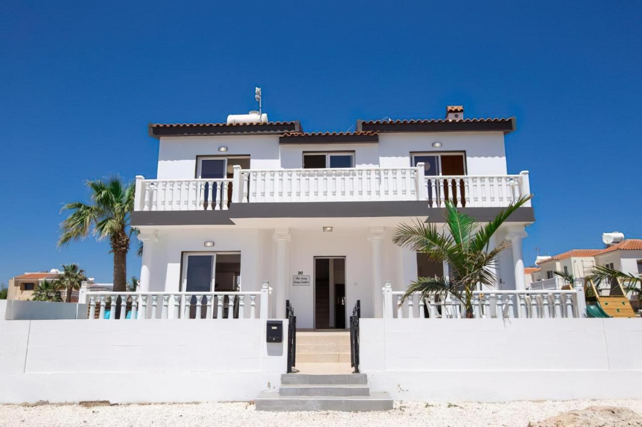 Villa Suncity Boutique Beachfront Agia Napa Buitenkant foto