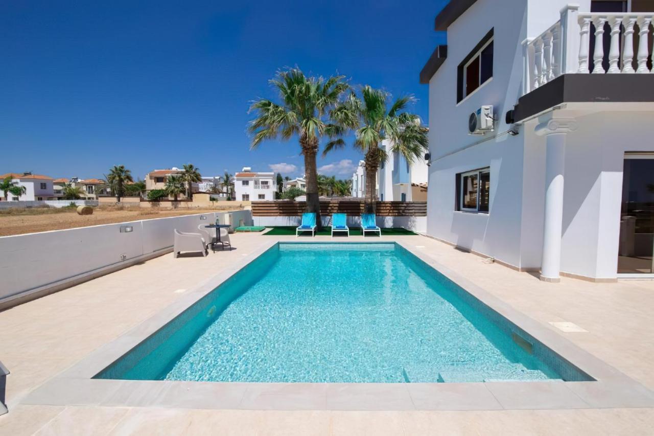 Villa Suncity Boutique Beachfront Agia Napa Buitenkant foto