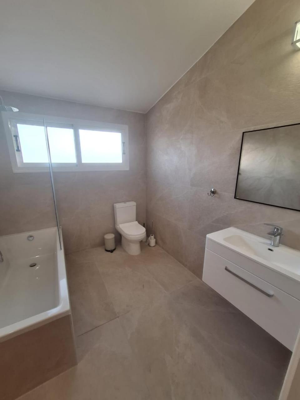 Villa Suncity Boutique Beachfront Agia Napa Buitenkant foto